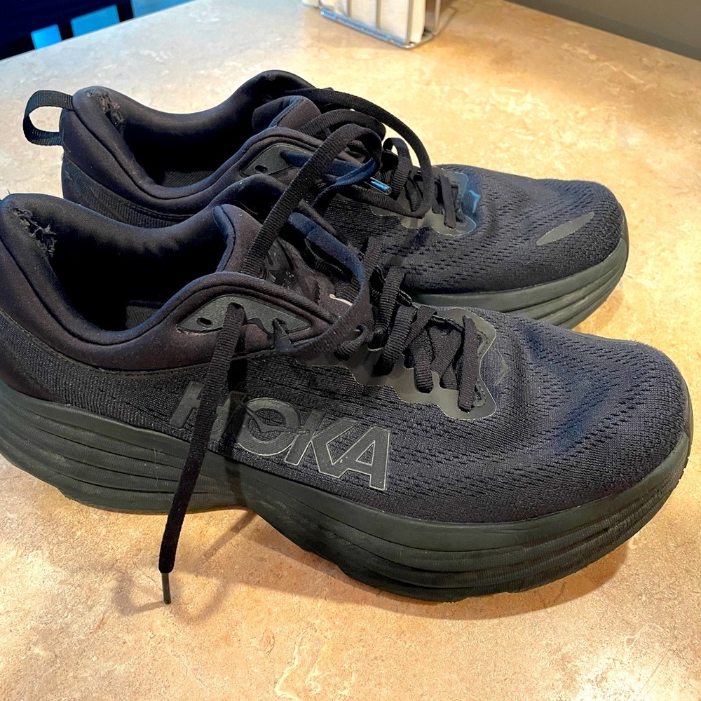 Hoka Bondi 8 black running shoes